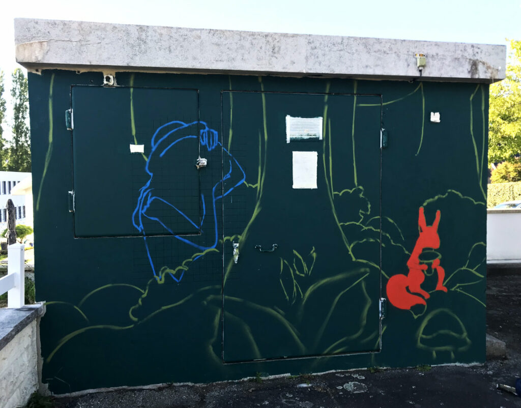 Portrait d'une biche et fresque sur le thème de la forêt à Quimper (1/4)