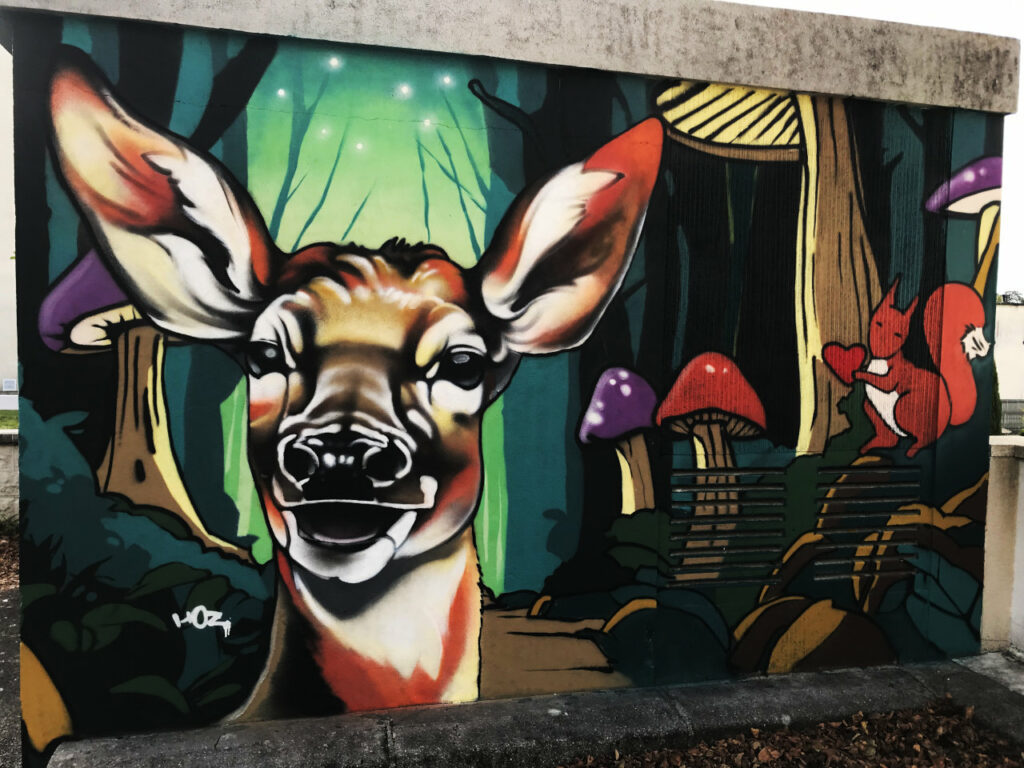 Portrait d'une biche et fresque sur le thème de la forêt à Quimper (6/6)